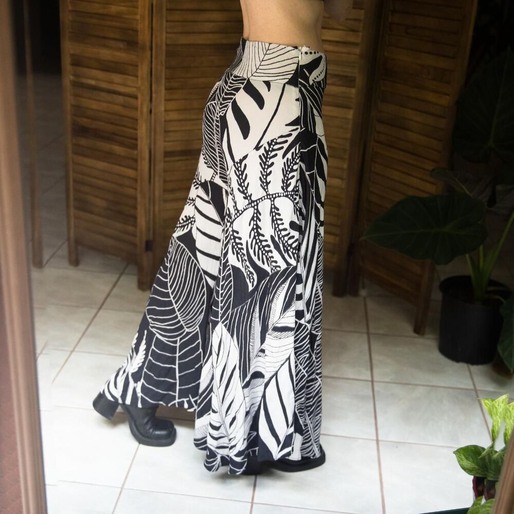 Farm-rio Women's Black and White Trousers